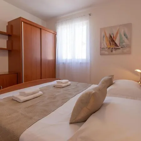 Apartmán Sea View- Spacious With Shared Pool *