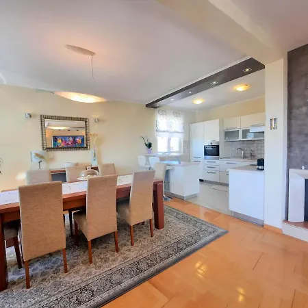 Apartmán Sea View- Spacious With Shared Pool *