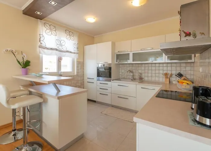 Sea View- Spacious With Shared Pool Апартаменты