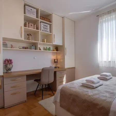 Apartment Sea View- Spacious With Shared Pool *