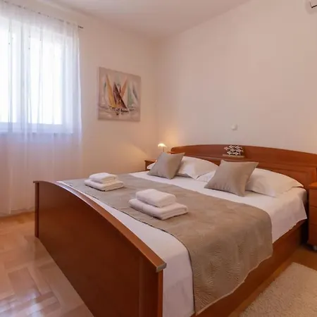 Apartment Sea View- Spacious With Shared Pool Split