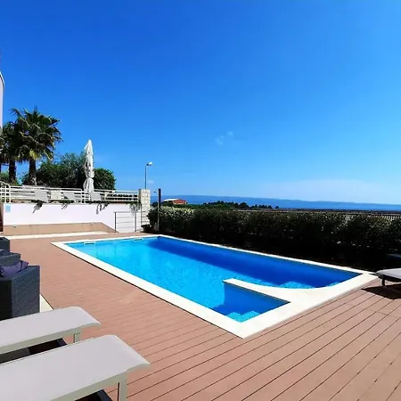 Sea View- Spacious With Shared Pool Apartament Split