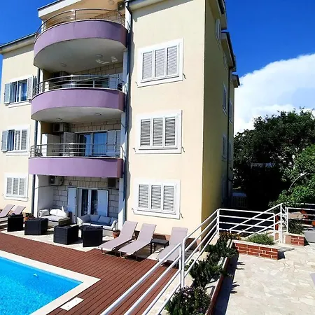 Appartement Sea View- Spacious With Shared Pool Split