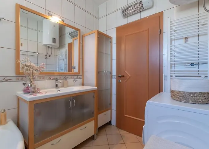 Apartment Sea View- Spacious With Shared Pool