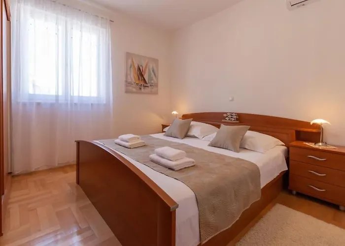 Apartment Sea View- Spacious With Shared Pool Split