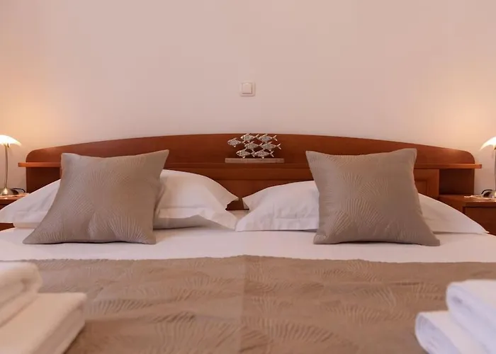 Sea View- Spacious With Shared Pool Lejlighed *