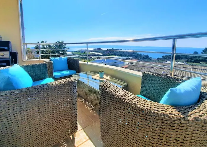 Apartment Sea View- Spacious With Shared Pool Split