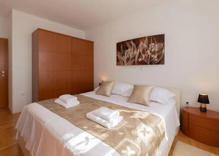 Sea View- Spacious With Shared Pool Lejlighed Split