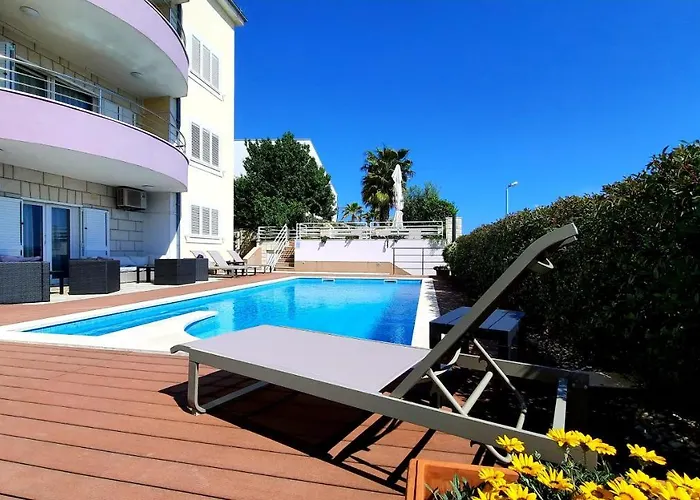 Sea View- Spacious With Shared Pool Lejlighed Split