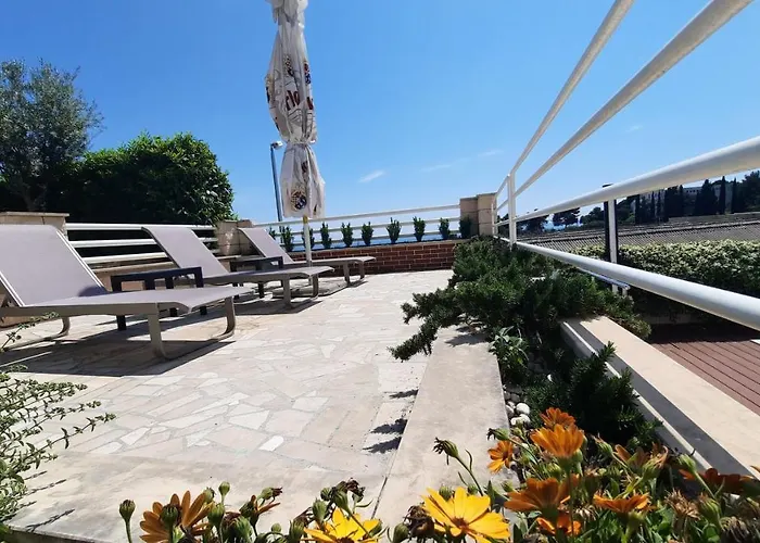 Sea View- Spacious With Shared Pool Lejlighed *