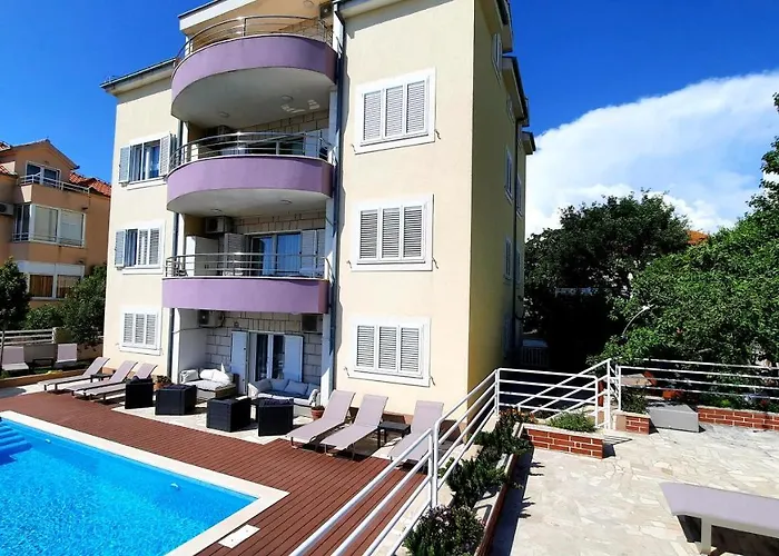 Apartment Sea View- Spacious With Shared Pool Split