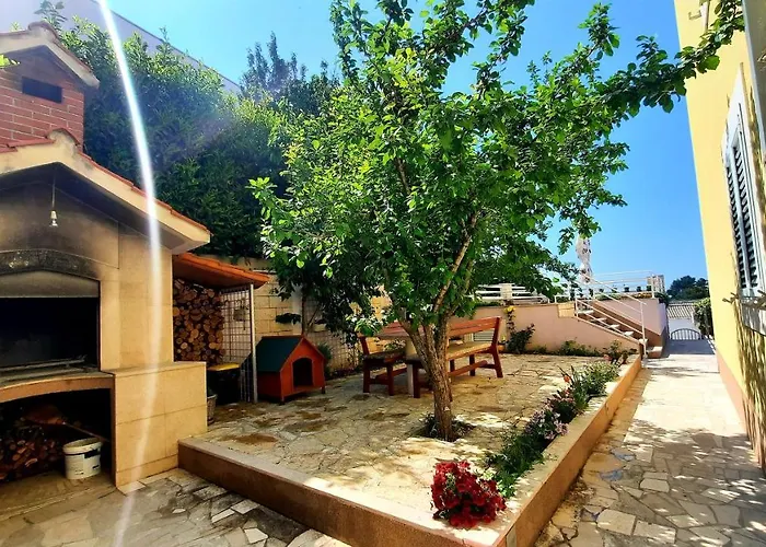 Apartment Sea View- Spacious With Shared Pool *