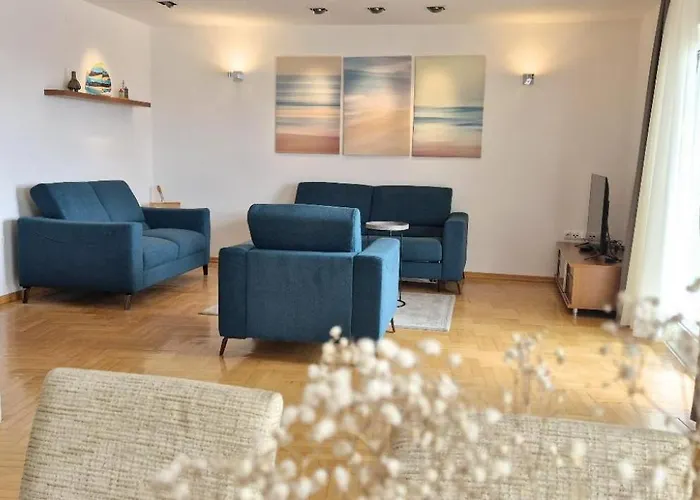 Sea View- Spacious With Shared Pool