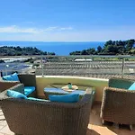 Sea View- Spacious With Shared Pool Split