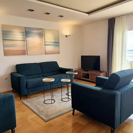 Apartman Sea View- Spacious With Shared Pool Split